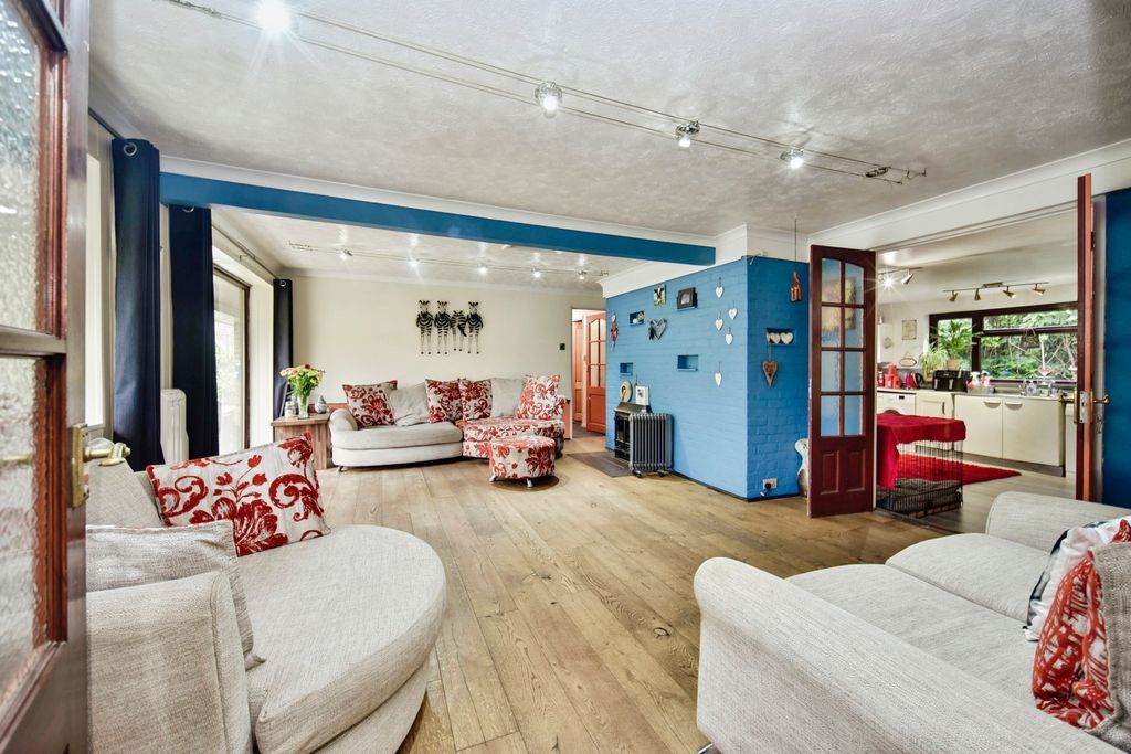 Property photo 2 of 20 Family Size Lounge