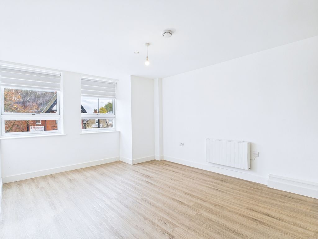 Property photo 3 of 6 Cam01909G0-Pr0416-Still003