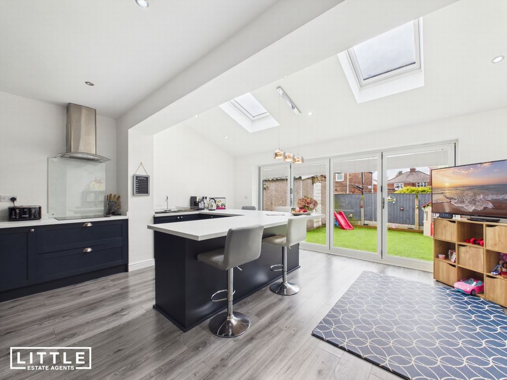 Property photo 3 of 26 Photo 8