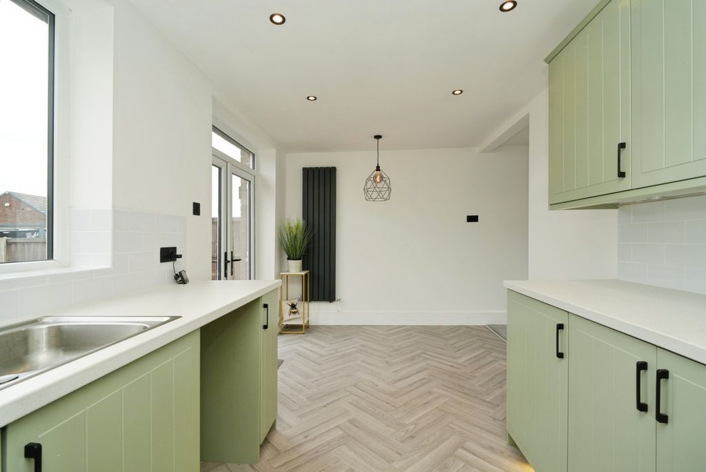 Property photo 3 of 15 Kitchen
