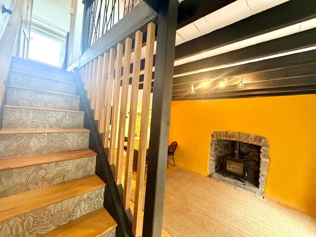 Property photo 2 of 31