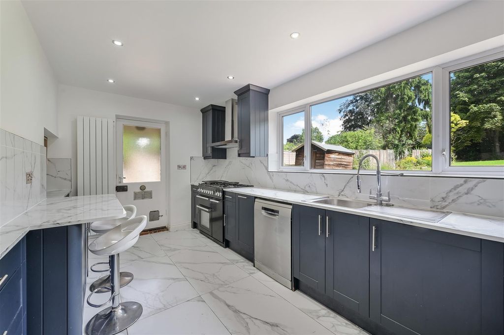 Property photo 2 of 20 Ashley Road-18.Jpg