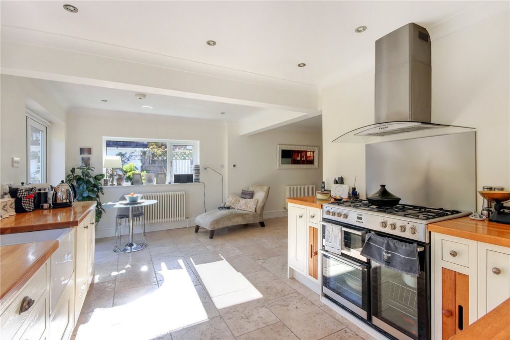 Property photo 3 of 16 Kitchen/Dining