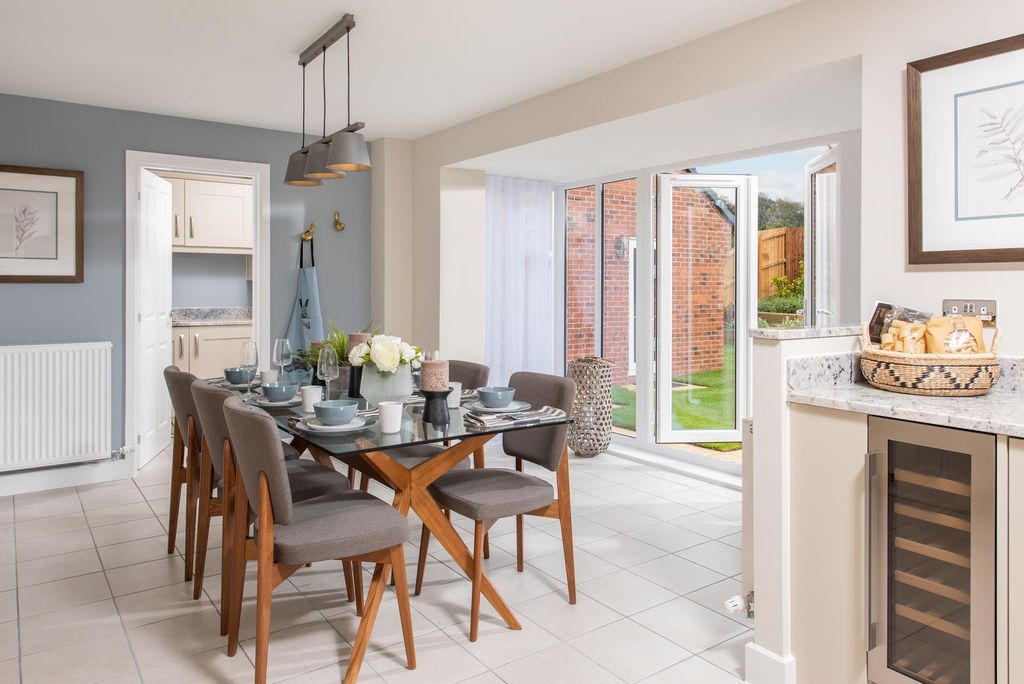 Property photo 2 of 10 Dining Kitchen
