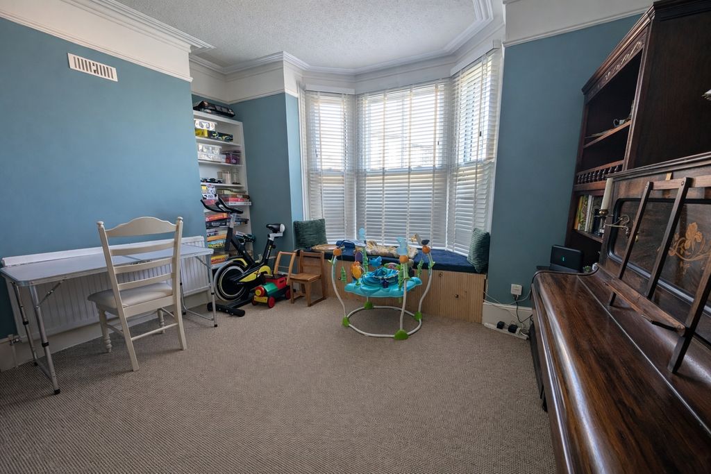 Property photo 3 of 14 Picture 3