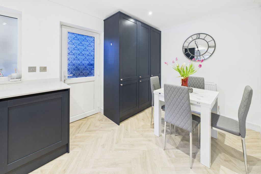 Property photo 3 of 26