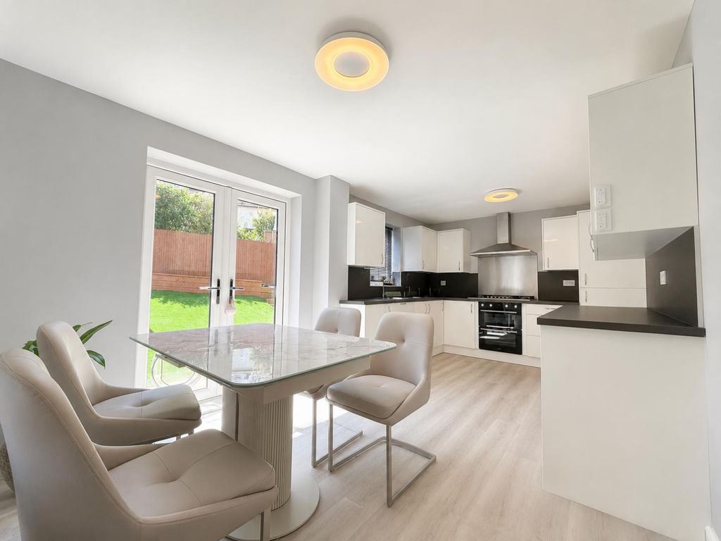 Property photo 2 of 12 93Acddde-14Da-46D4-99B9-2Aabbcdc66E4.Png