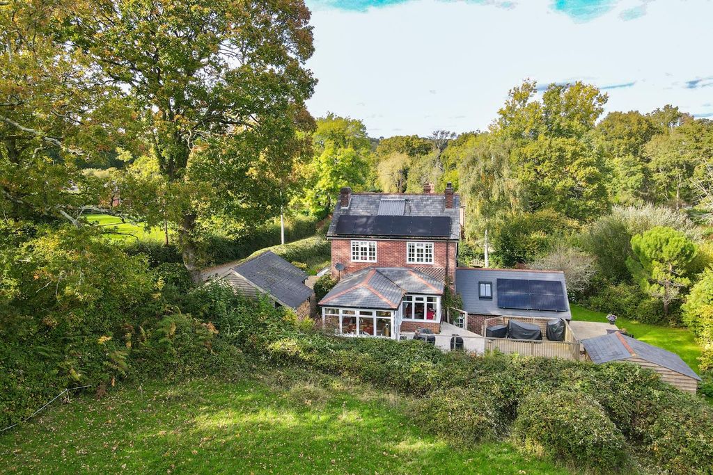 Property photo 1 of 37 4 Bedroom Detached Cottage