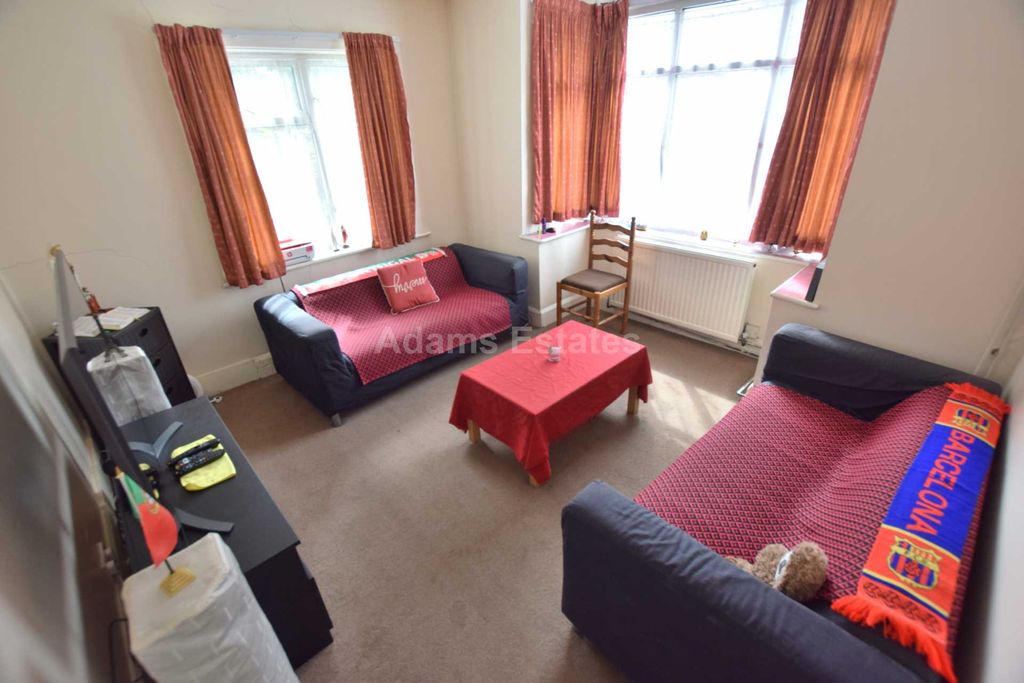 Property photo 2 of 11