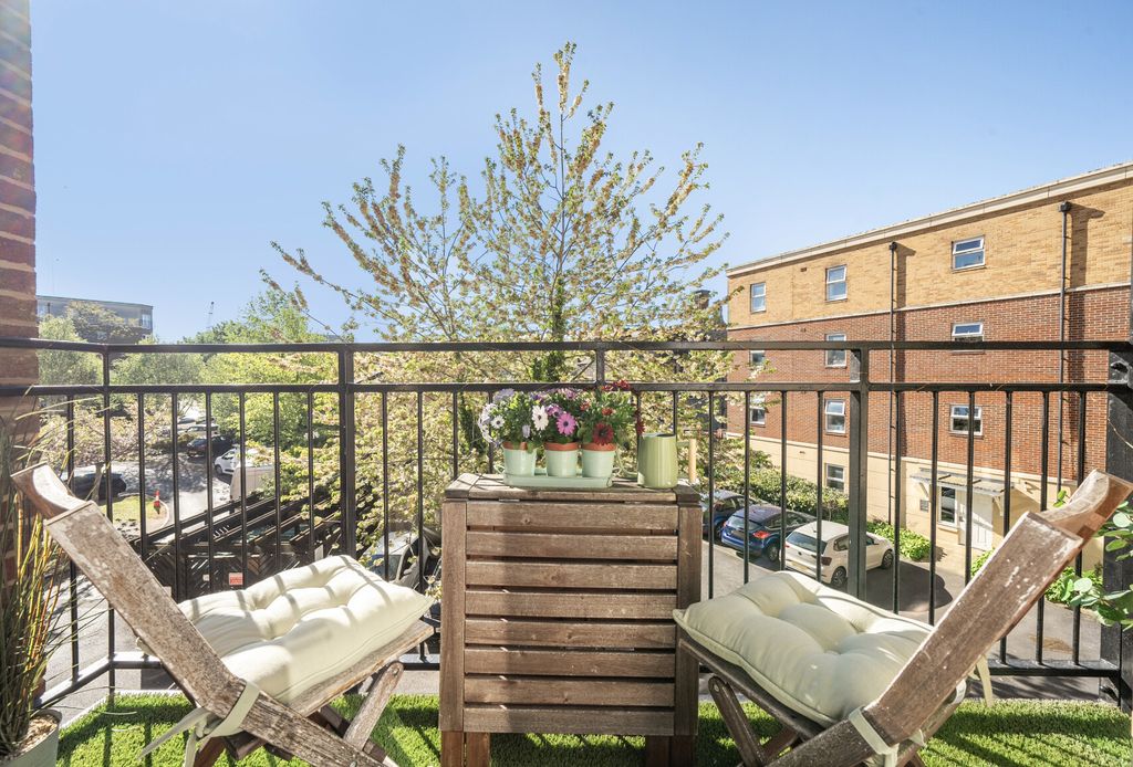 Property photo 1 of 16 1452538-7-69Eb2F8...