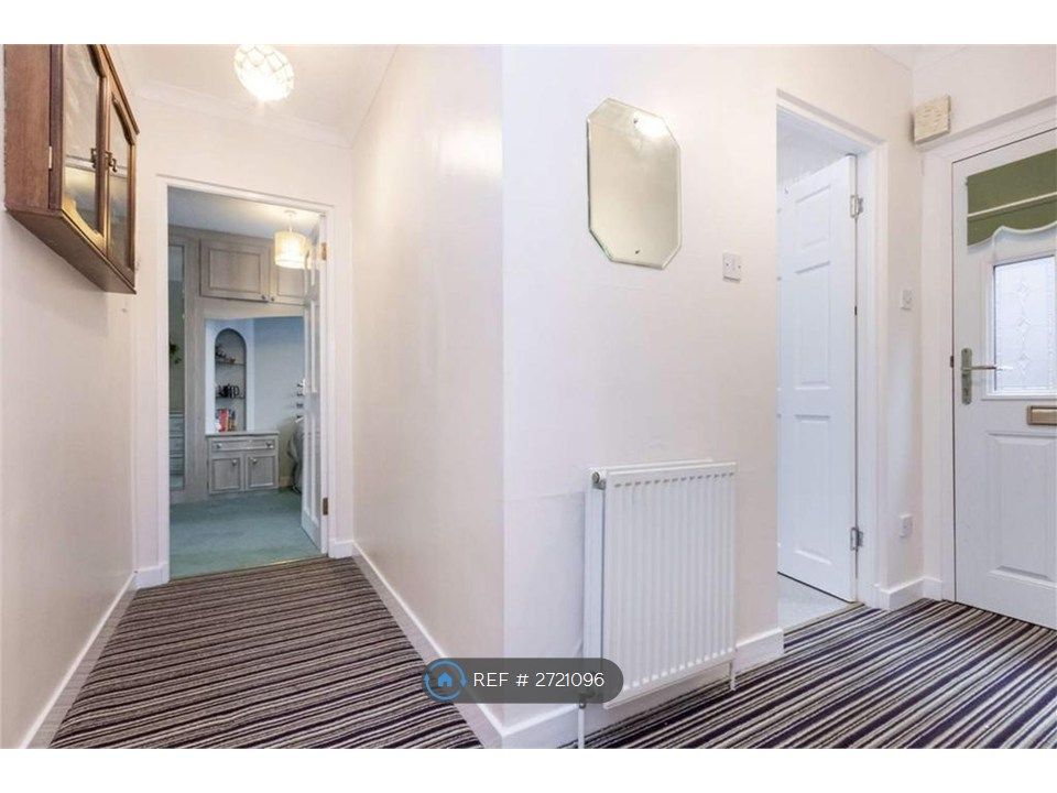 Property photo 1 of 7 Passage