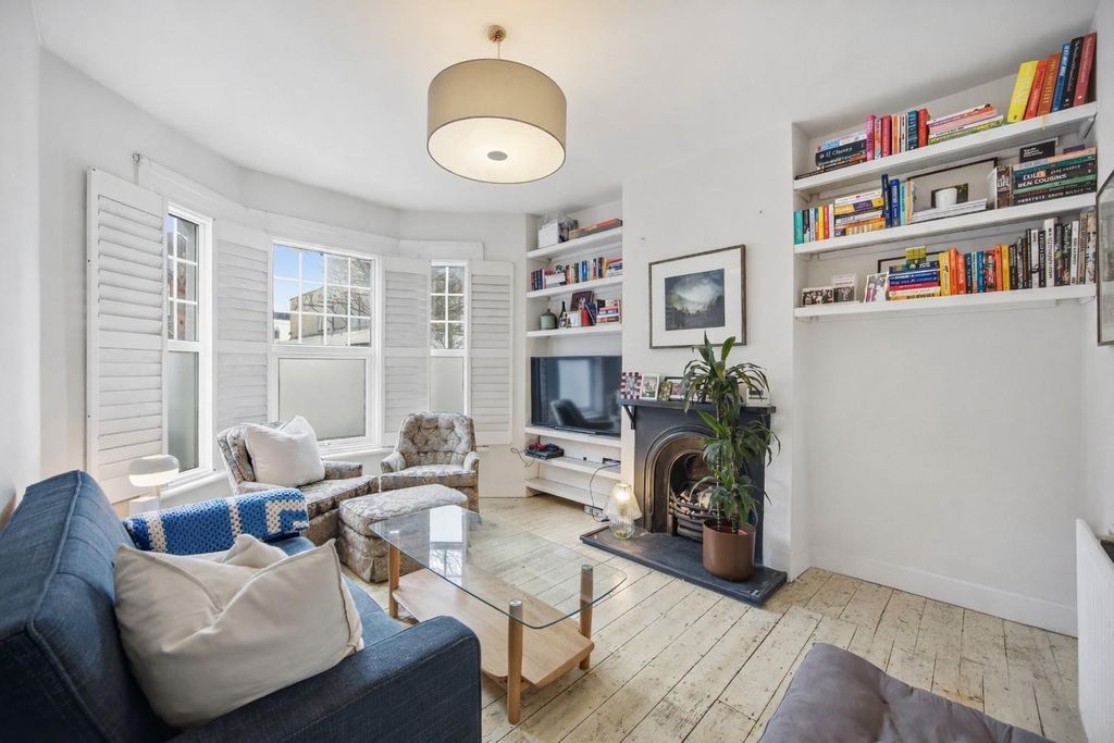 Property photo 1 of 11