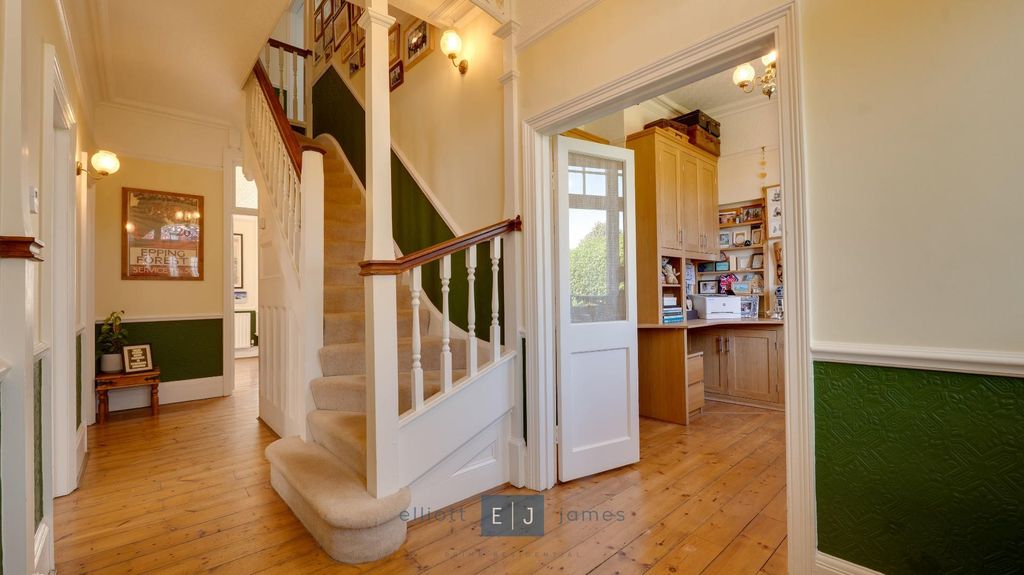 Property photo 3 of 48