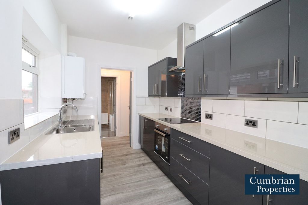 Property photo 2 of 14 Kitchen