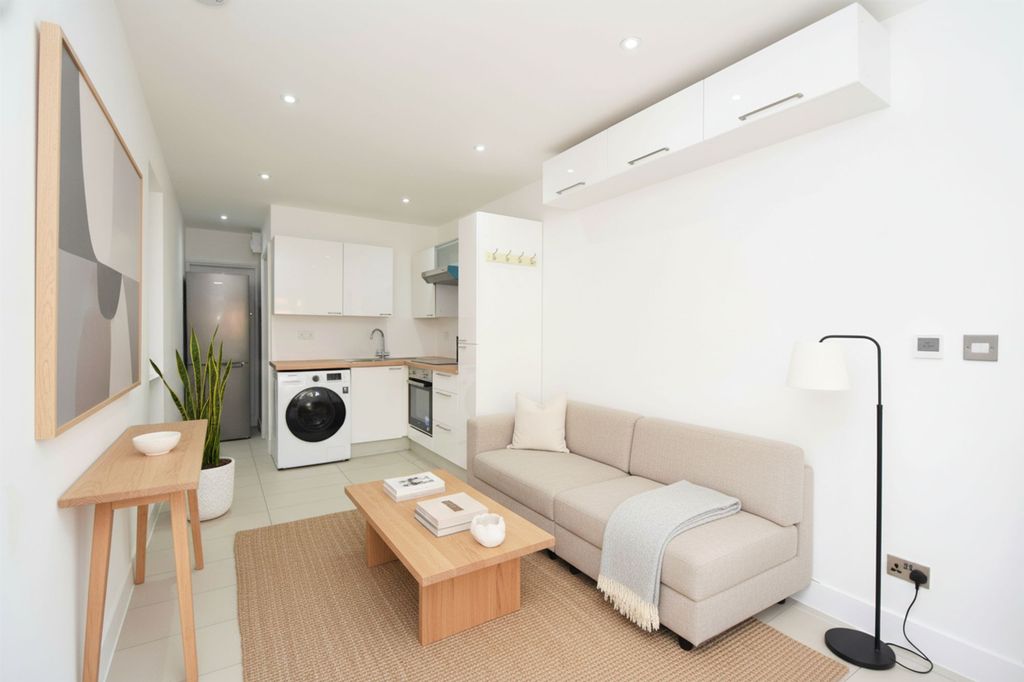 Property photo 1 of 3