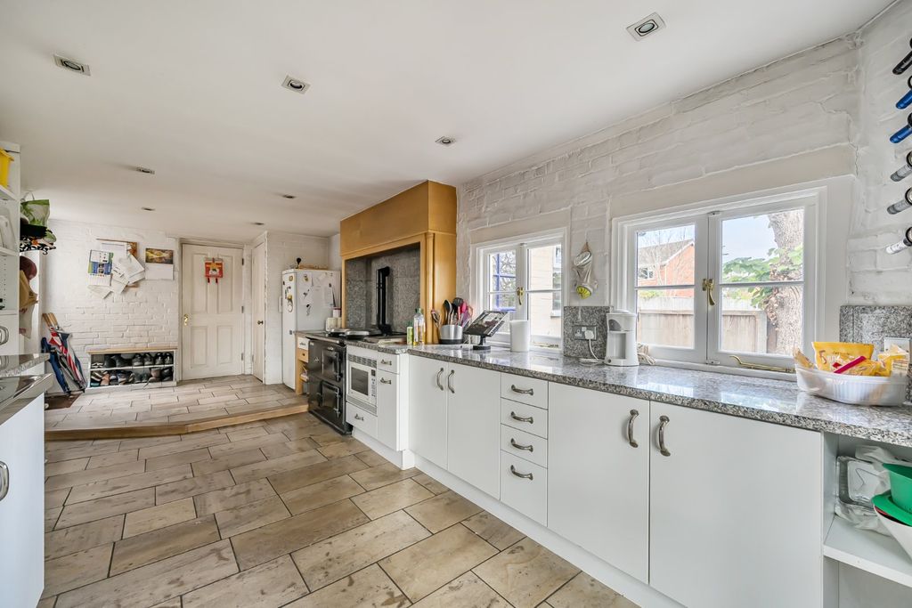 Property photo 2 of 21 Kitchen