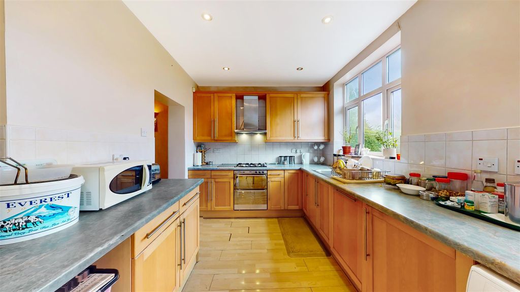 Property photo 3 of 15 Kitchen.Jpg