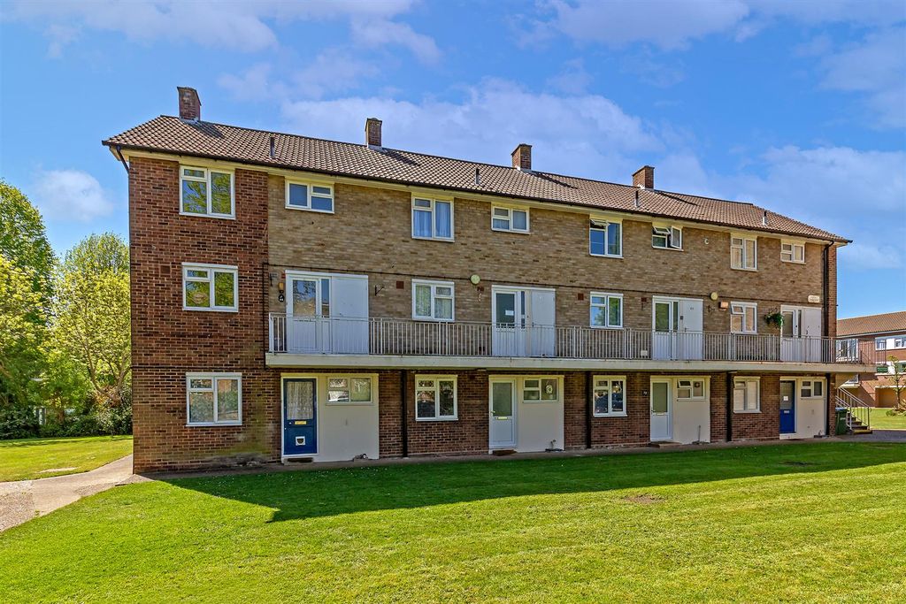 Property photo 1 of 15 84Hughendenroad-3.Jpg