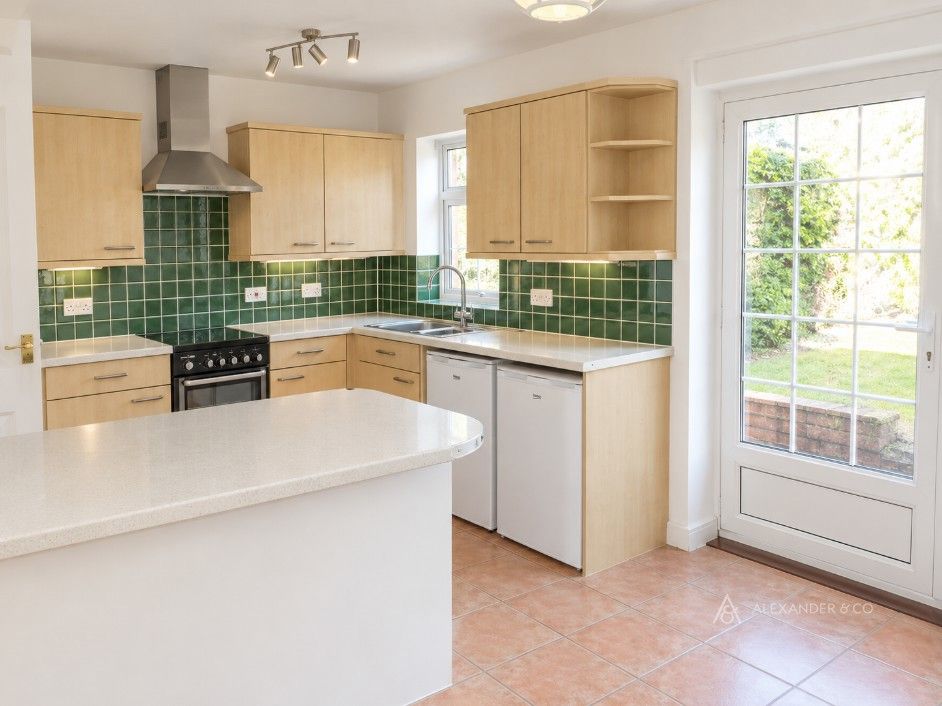 Property photo 3 of 8 Kitchen