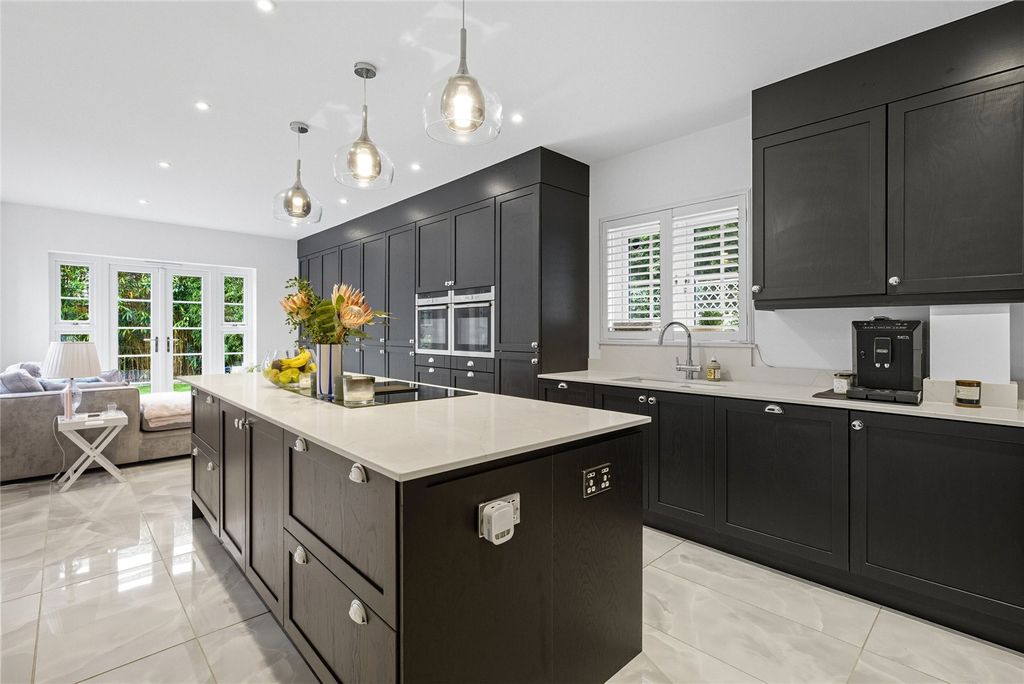 Property photo 3 of 20 Kitchen