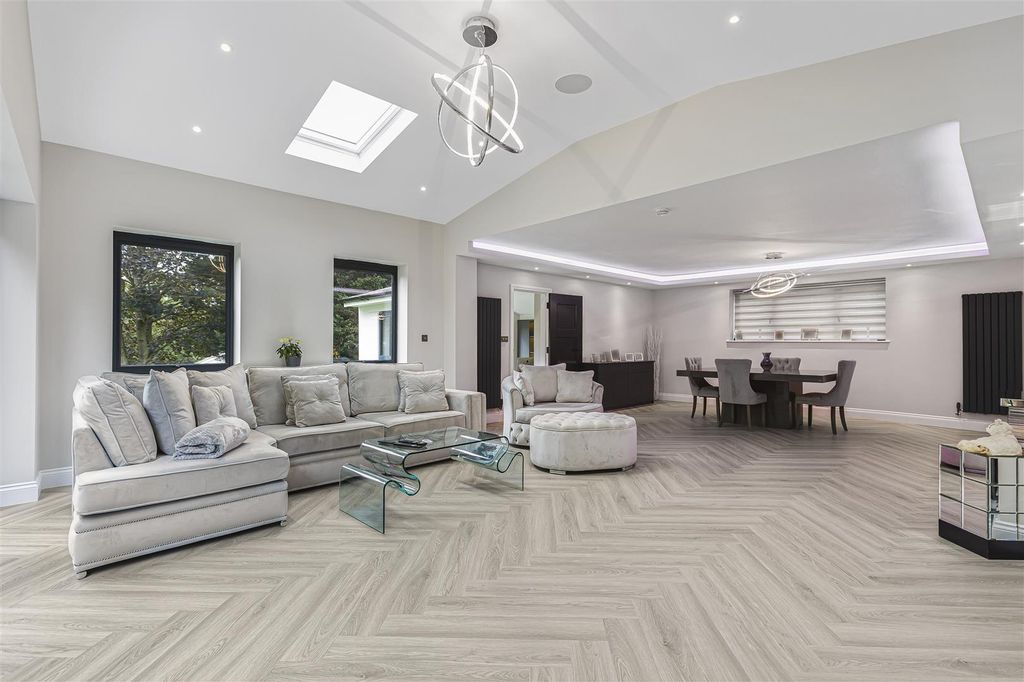 Property photo 1 of 32 Dining/Living Room