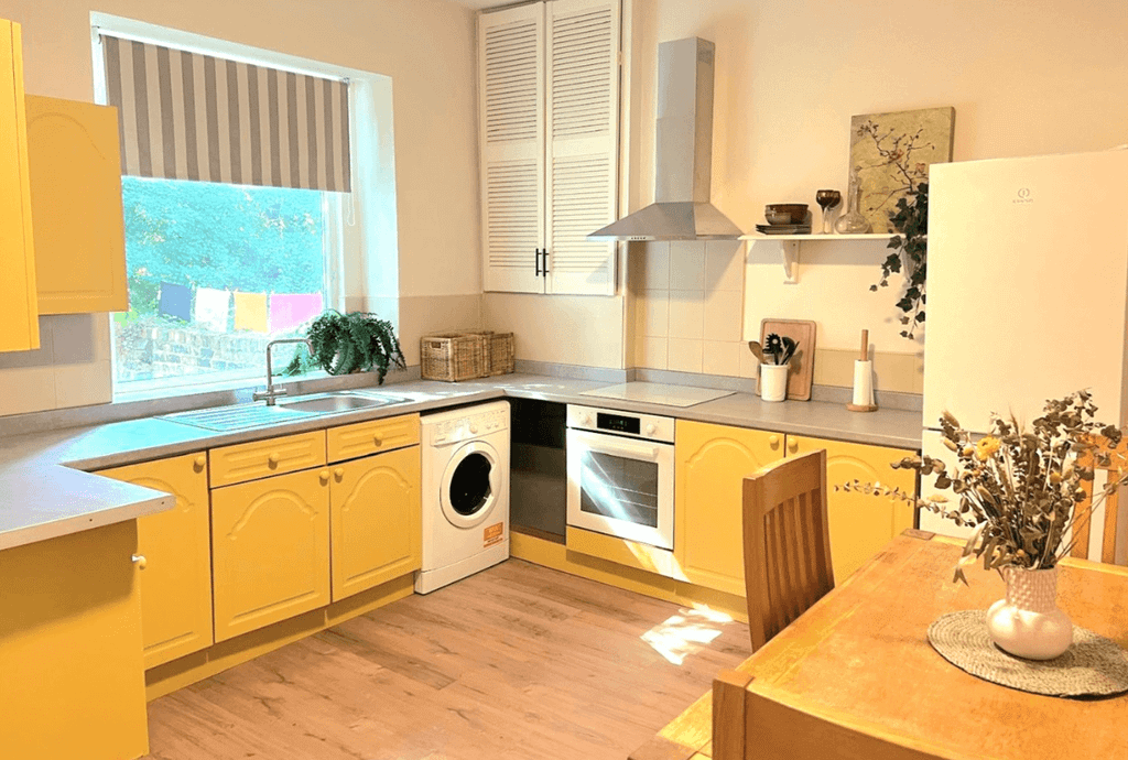 Property photo 1 of 6 Taunton Rd, London Se12, UK