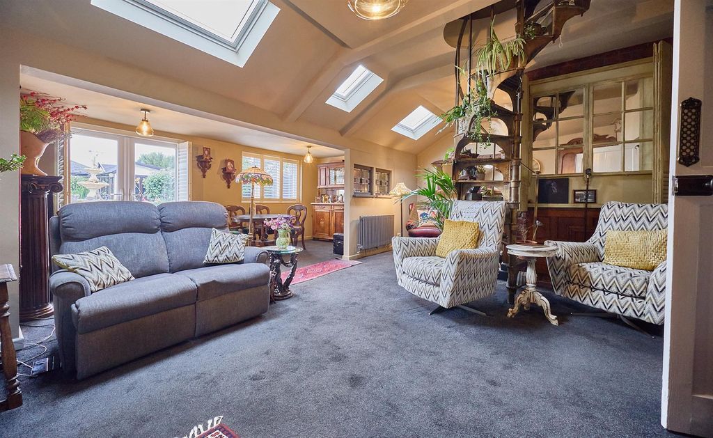 Property photo 2 of 20 Station Road, Market Bosworth 8.Jpg