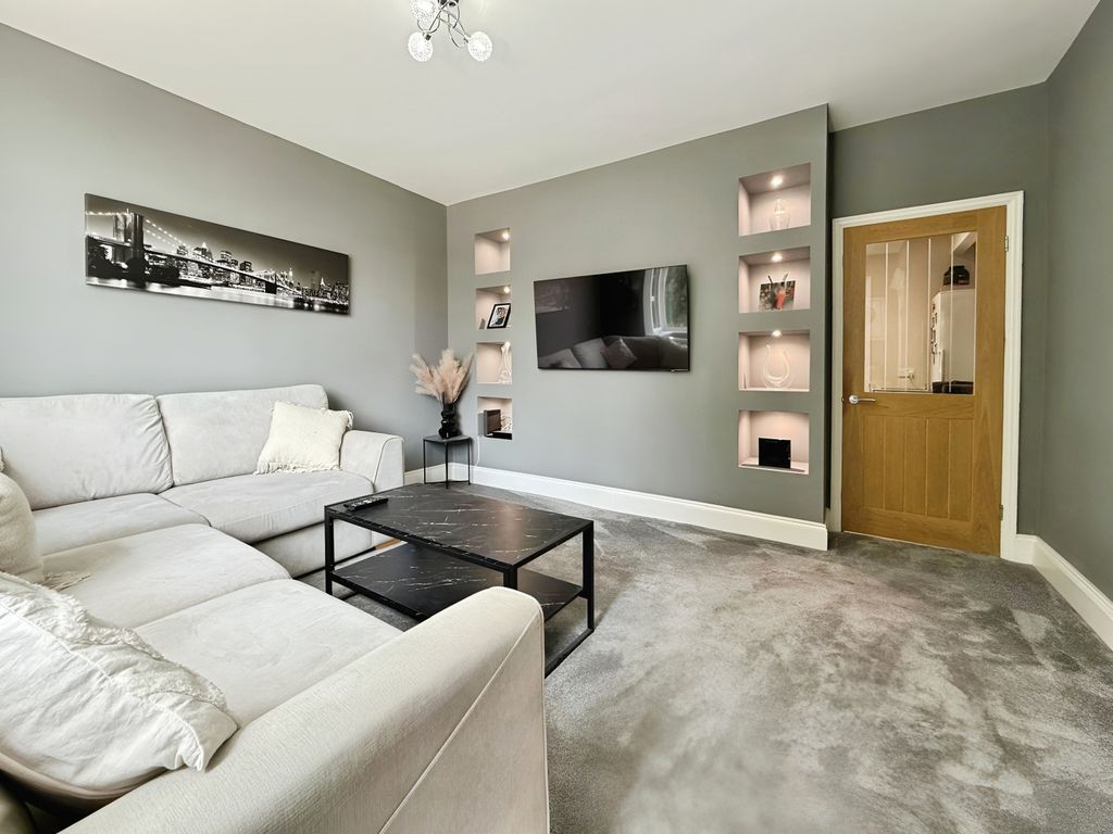 Property photo 3 of 14 Living Room