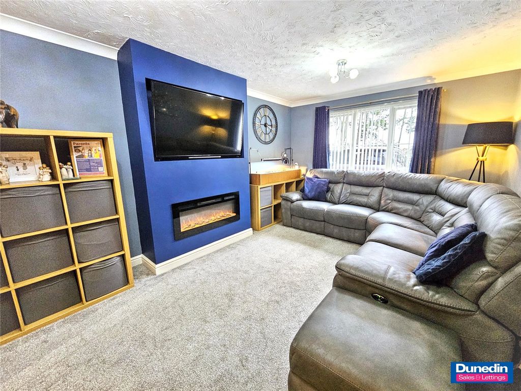 Property photo 2 of 25 Picture No. 23