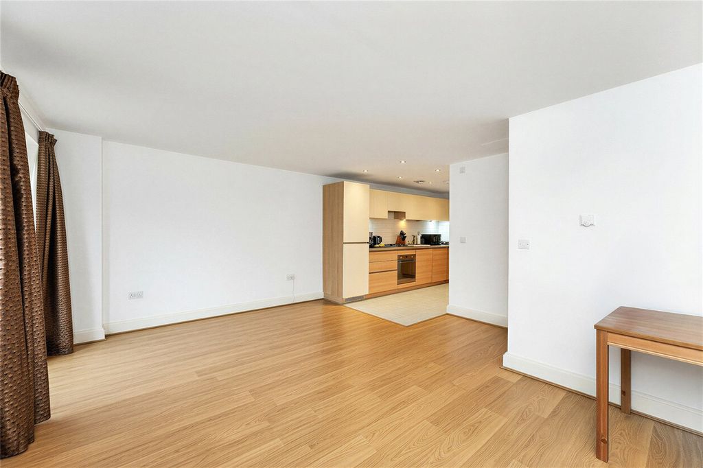 Property photo 3 of 10 Picture No. 06