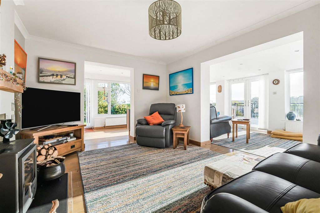 Property photo 3 of 30 Sitting Room