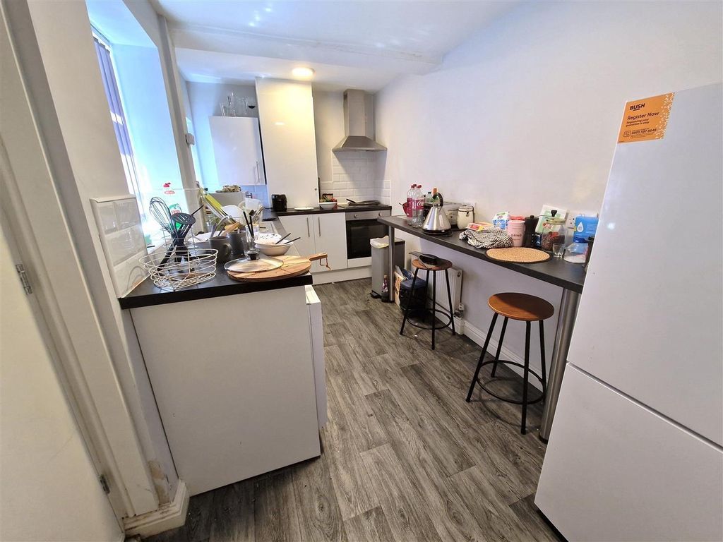 Property photo 1 of 9 Kitchen.Jpg