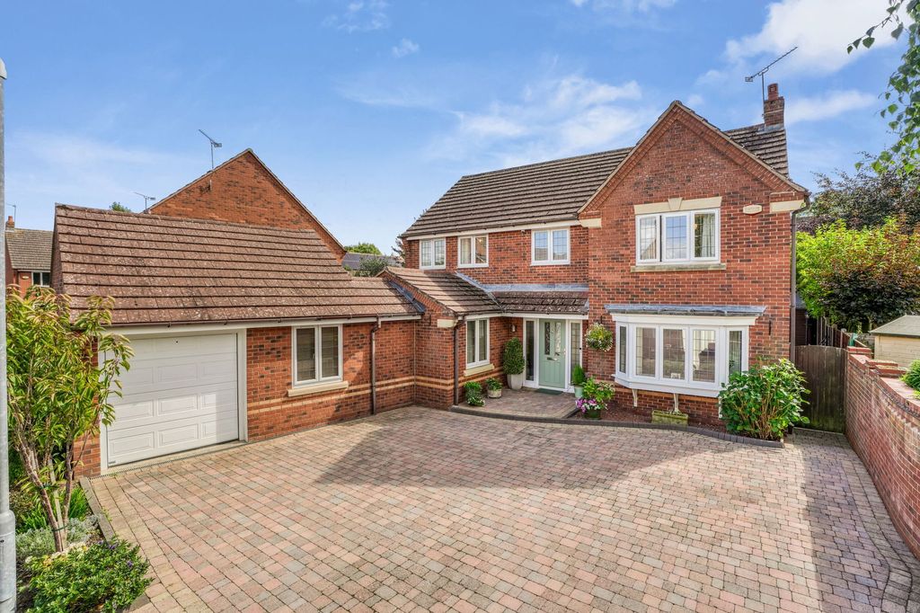 Property photo 2 of 39