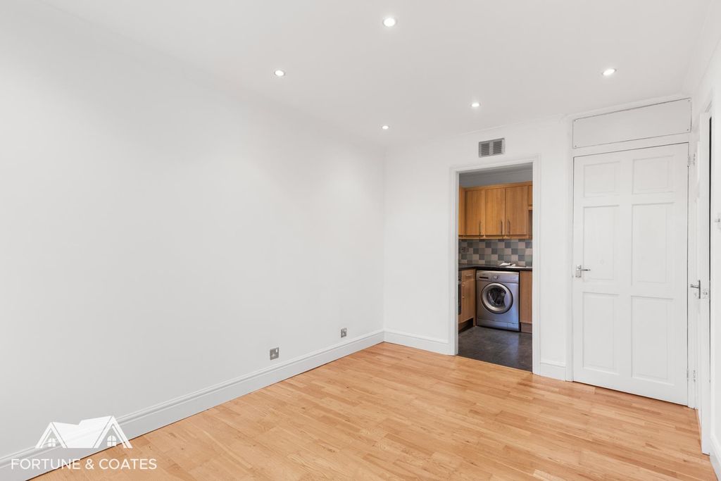 Property photo 3 of 11 Markwellwood_2.Jpg