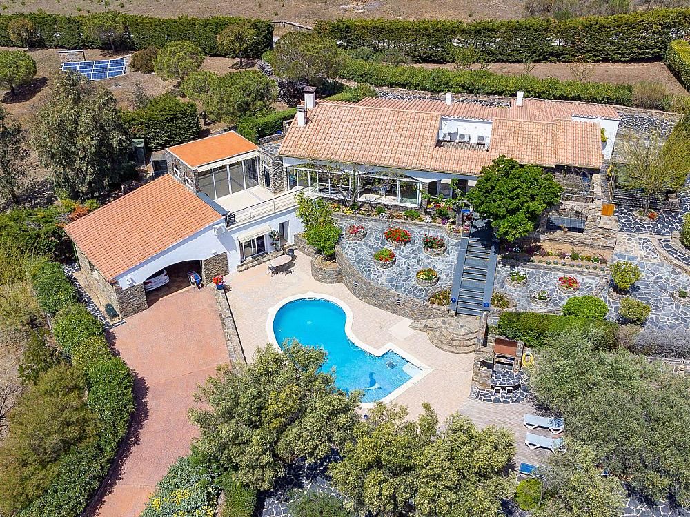 Property photo 2 of 50