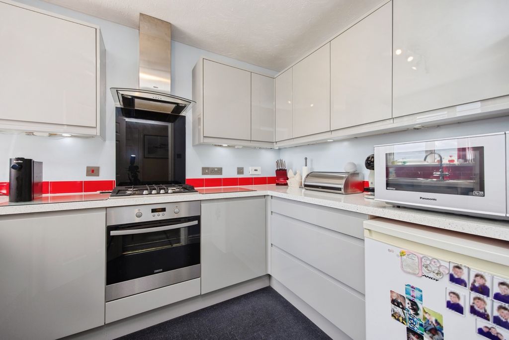 Property photo 3 of 18 Pbox-Img.Jpg