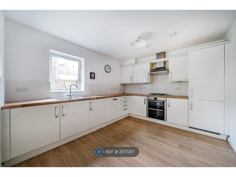 Property photo 3 of 15 Kitchen