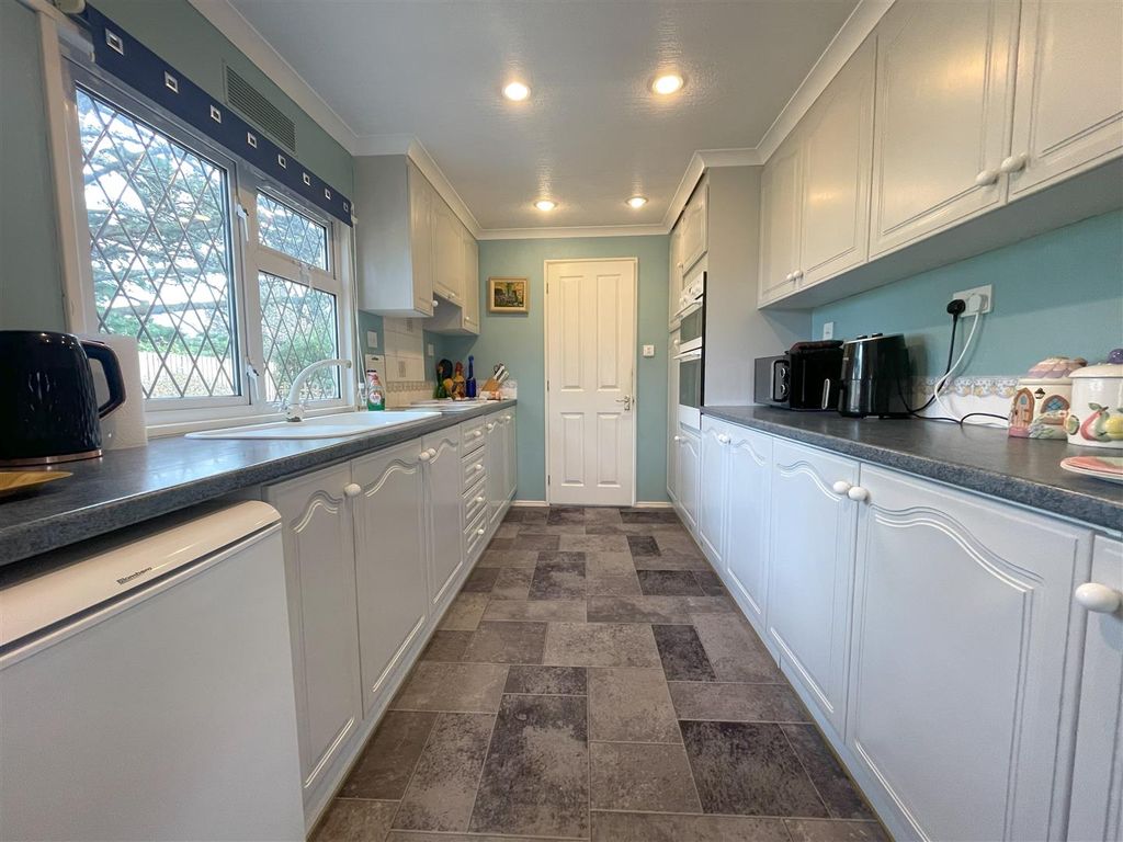 Property photo 2 of 20 Kitchen .Jpg