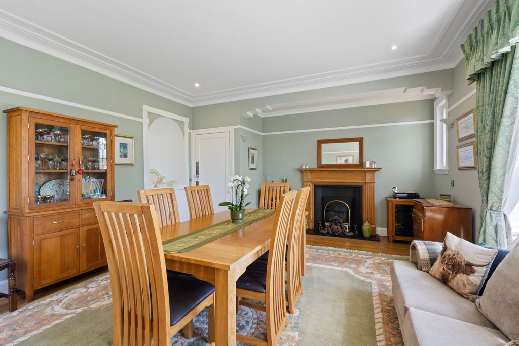 Property photo 2 of 36