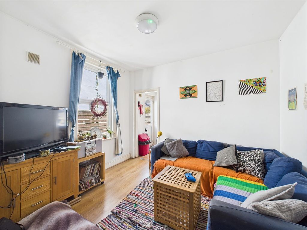 Property photo 3 of 12 3 - Period 5 Bedroom HMO.Jpg