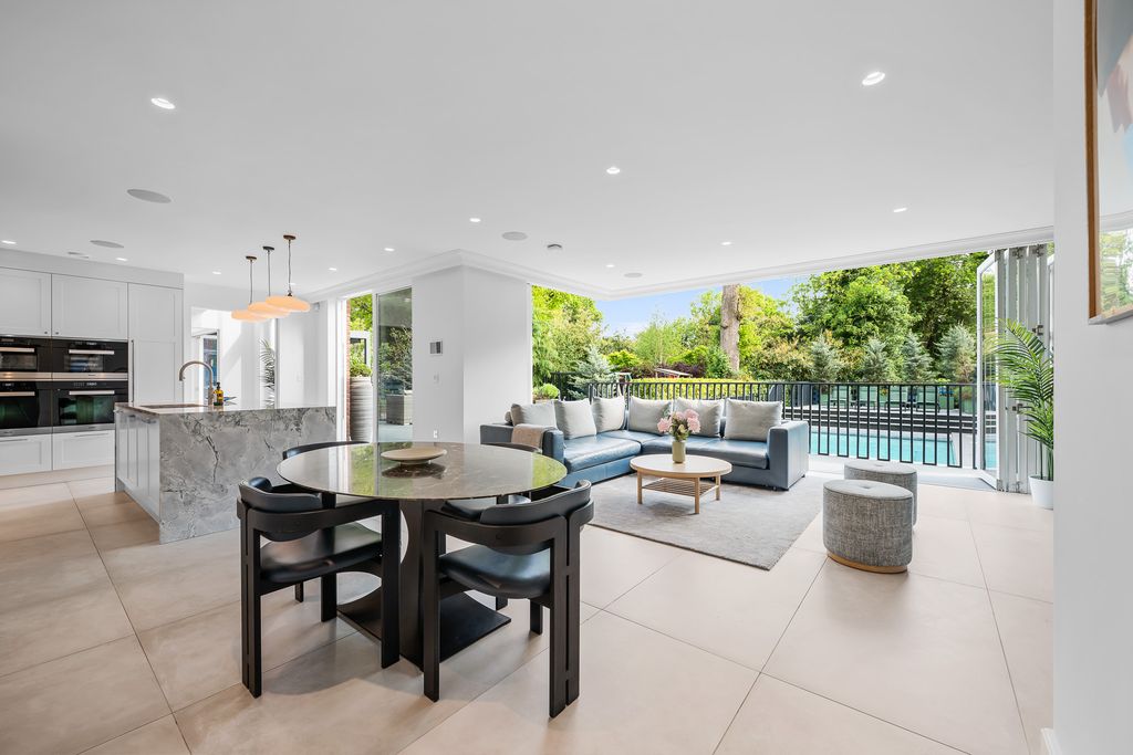 Property photo 1 of 52