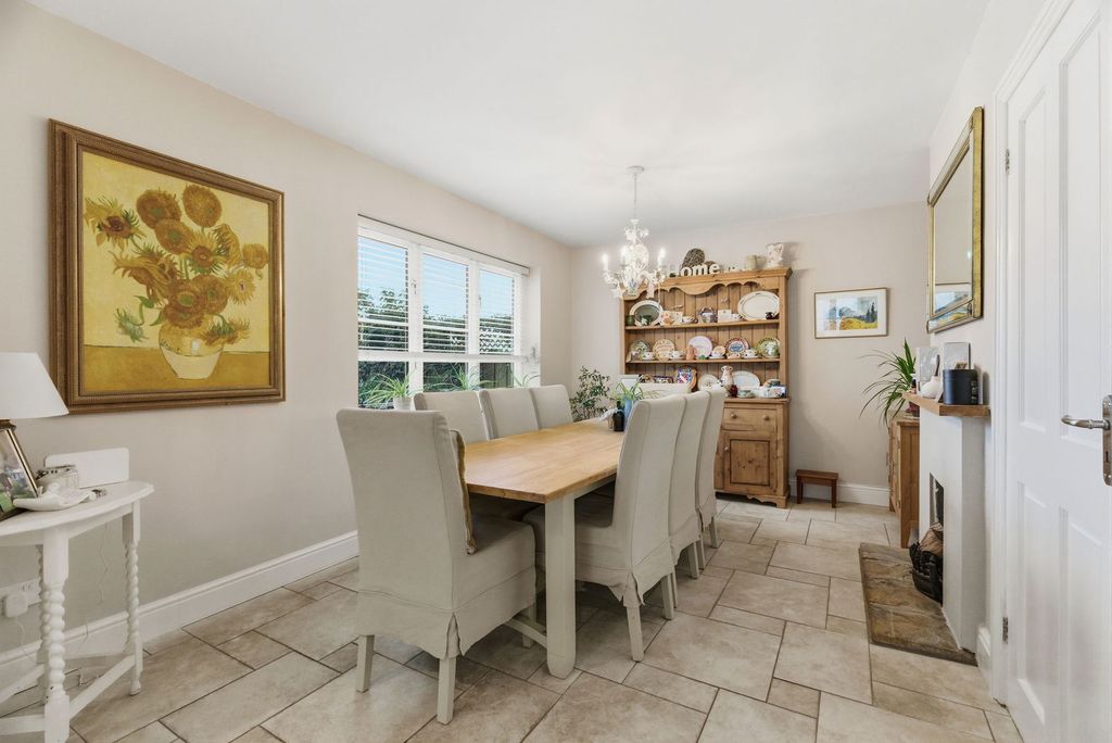 Property photo 3 of 27