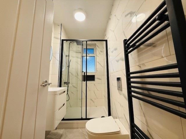 Property photo 1 of 20 Bathroom