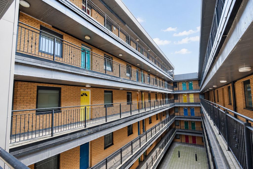 Property photo 1 of 17 Communal Courtyard.Png