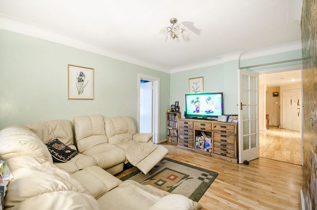 Property photo 2 of 12