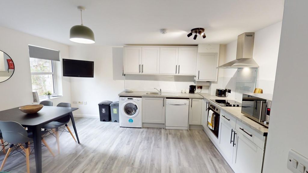 Property photo 3 of 12 Flat-4-Piccadilly-Place-Kitchen.Jpg