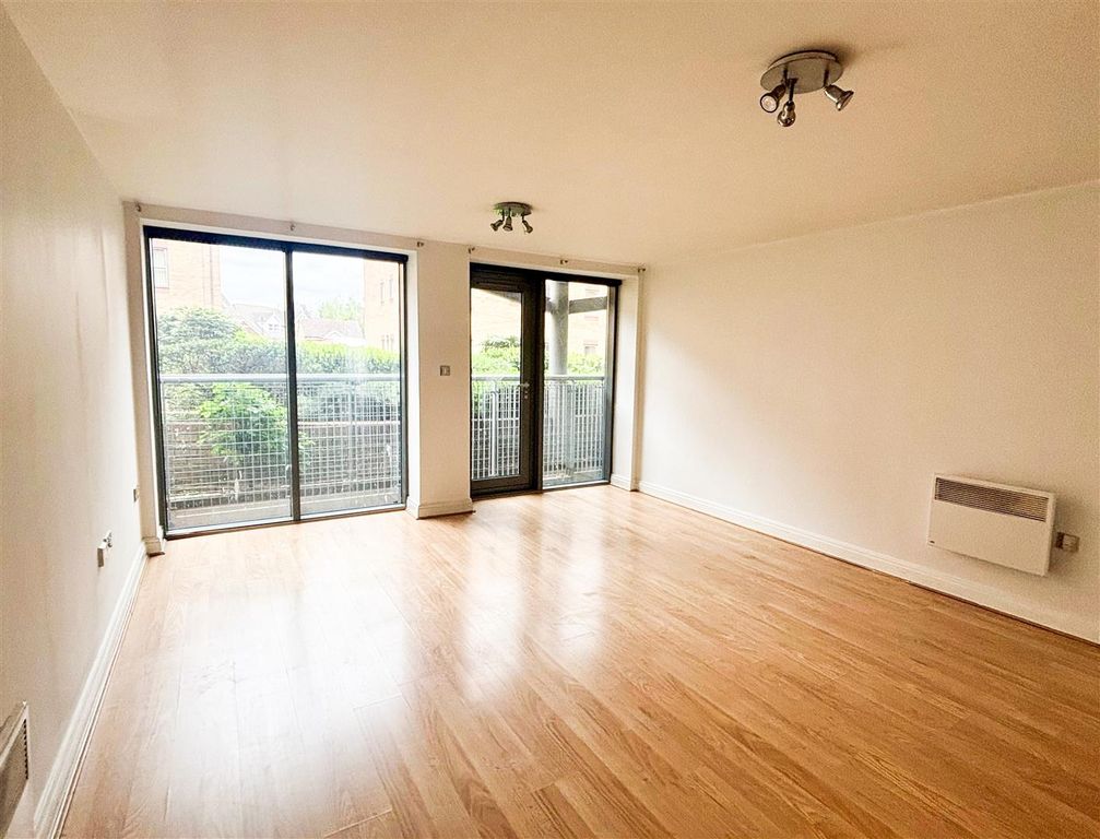 Property photo 2 of 12 Living/Dining Room