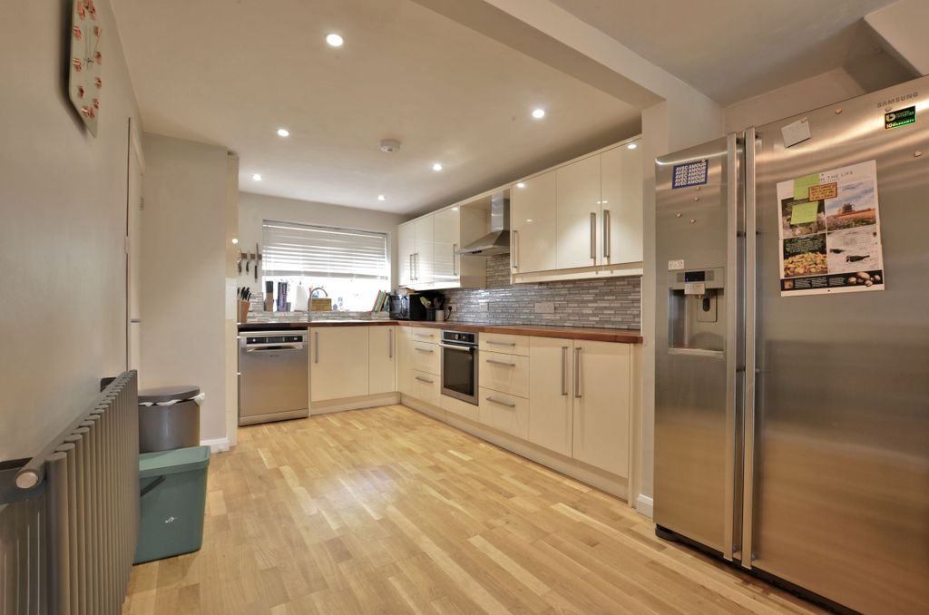 Property photo 3 of 12 Img71598Original