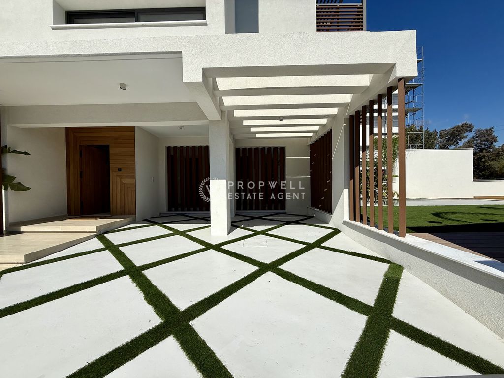 Property photo 2 of 20