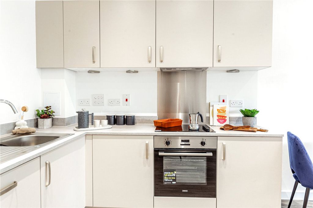 Property photo 2 of 11 Show Home